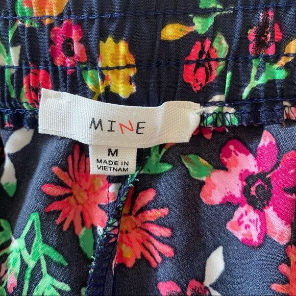 Mine Shorts with Lace Size Women's M floral pocket pull-on - Picture 4 of 4